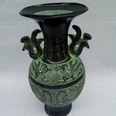 广场花瓶铜雕